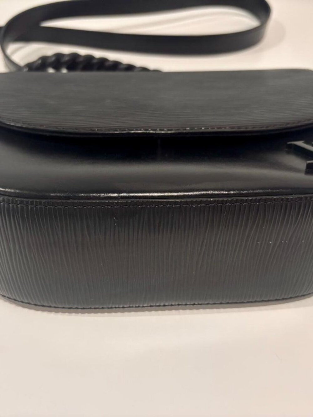 Louis Vuitton Luna Epi Leather Black with strap - Picture 3 of 11